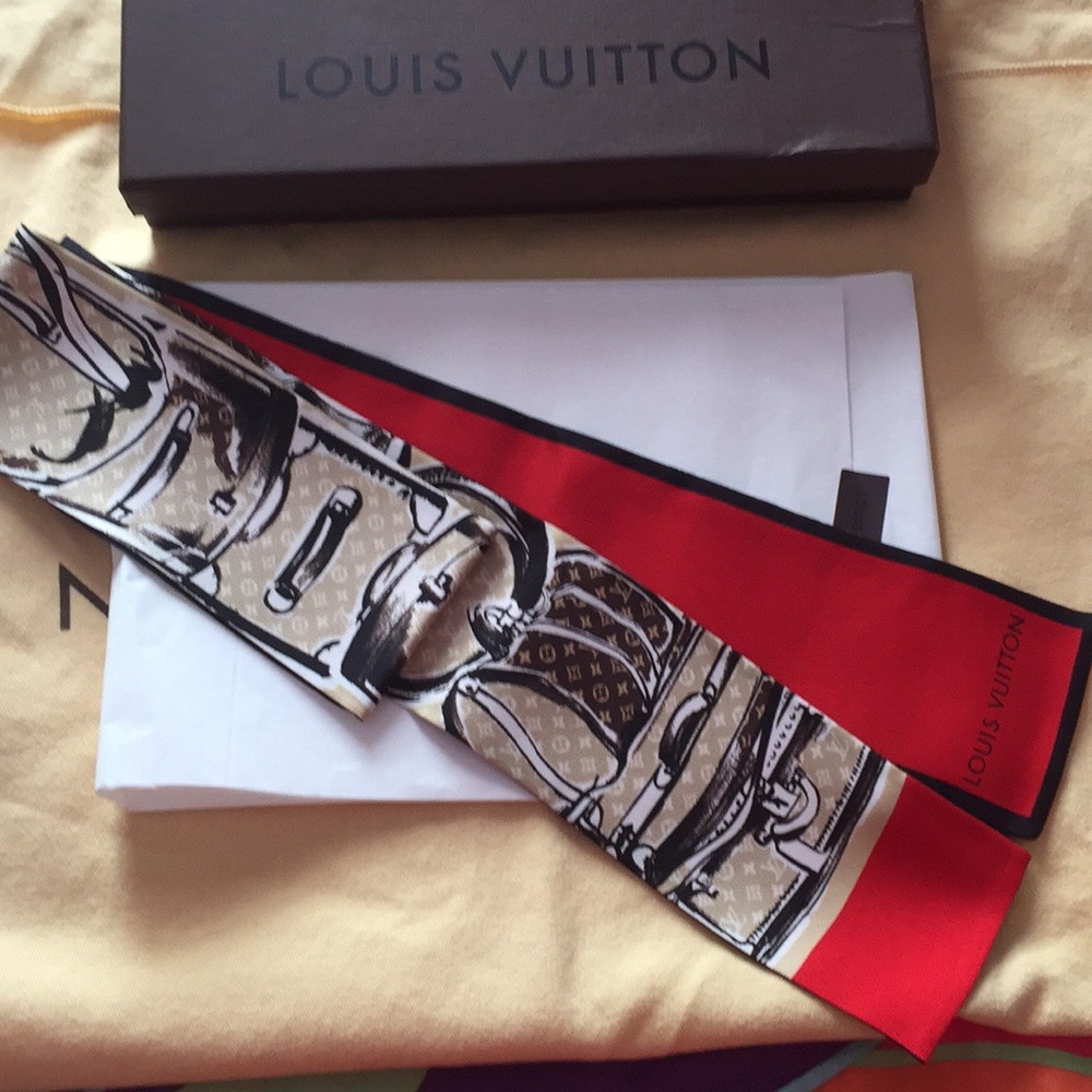 Authentic Louis Vuitton Bandeau 🧣